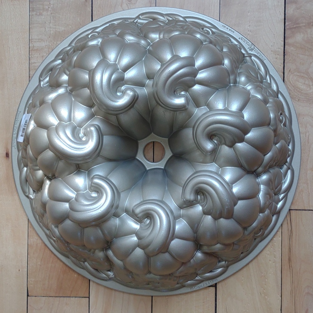 NWT Nordic Ware Pumpkin Patch Bundt Cake Pan from Williams Sonoma